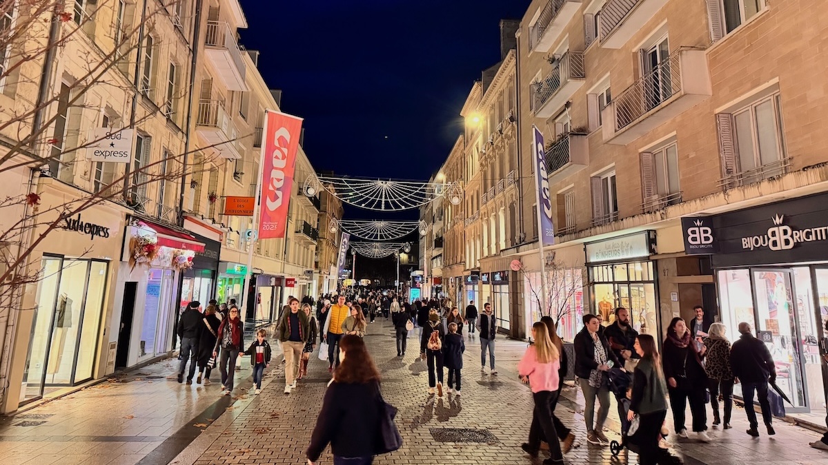 rue commerçante Caen Noel