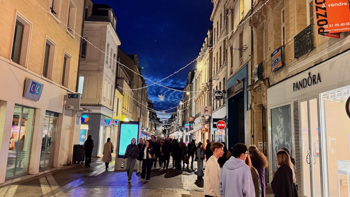 rue commerçante Caen
